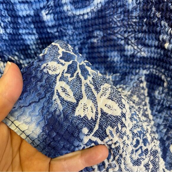 Christopher & Banks, Blue Popcorn Style Stretchy Tank Top. Size XL. - Picture 6 of 6